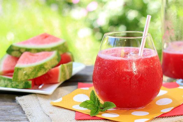 Sốt sau tiêm vắc xin phòng COVID-19 ăn dưa hấu sẽ 