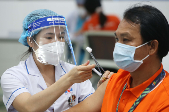 Viêm da cơ địa: Tiêm vắc-xin về ngứa phải làm sao?