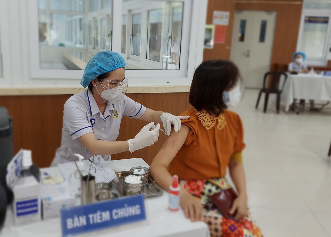 Tiêm vắc-xin về mà khỏe re, có khi nào... không có tác dụng?