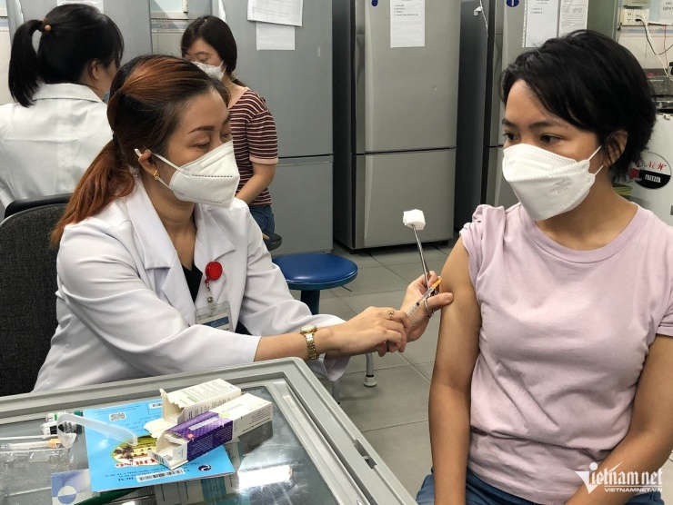 Người lớn có cần tiêm vắc xin bạch hầu hay không?
