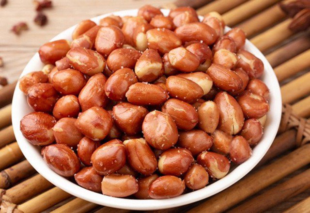 Ăn lạc có dấu hiệu này cần dừng ngay nếu không muốn mắc bệnh ung thư