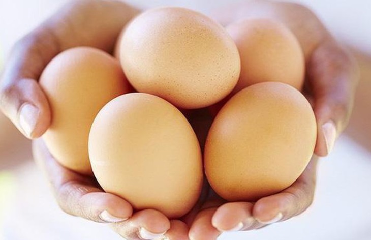 Đây là lý do trứng gà giá rẻ được bán tràn lan ở vỉa hè Hà Nội, chuyên gia chỉ rõ 4 mẹo chọn trứng gà sạch và ngon không phải ai cũng biết