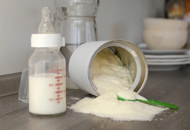 Rùng mình nghe cảnh báo của bác sĩ về sữa giả
