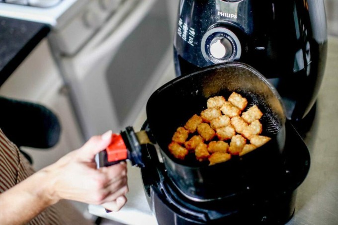 Sai lầm khi dùng nồi chiên không dầu dễ gây ngộ độc