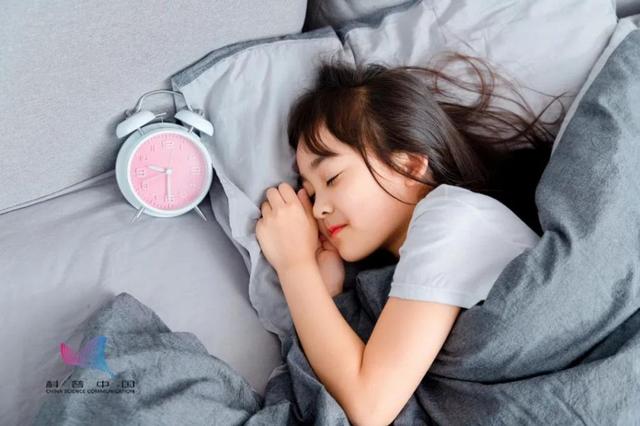 Cài đồng hồ báo thức nhiều lần có hại cho sức khỏe không? Thay đổi ngay thói quen này
