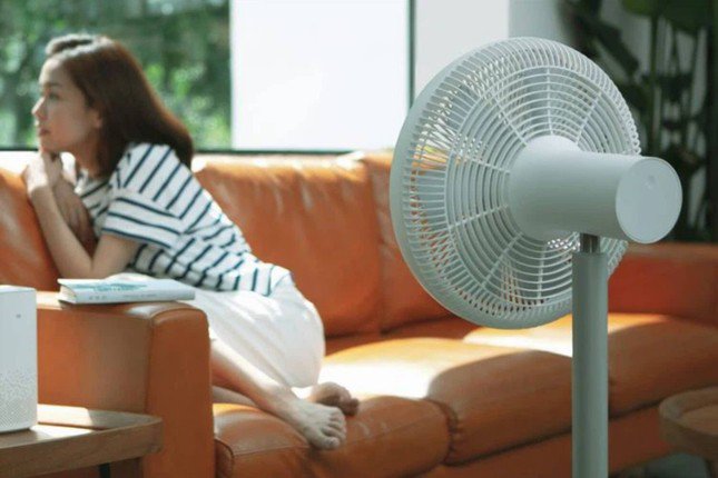Tác hại 'kinh khủng' của việc dùng quạt điện thổi trực tiếp vào người