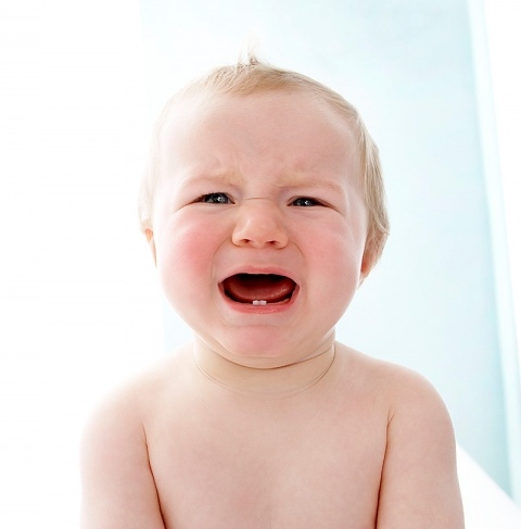 Trẻ sốt mọc răng làm sao để khỏi nhanh