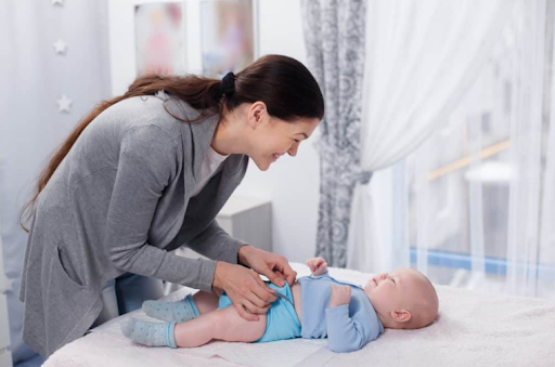 Trẻ sơ sinh ngủ nhiều bú ít có nguy hiểm không?
