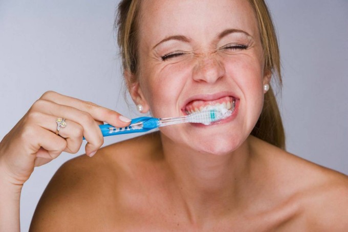 8 lỗi phổ biến tàn phá sức khỏe răng miệng