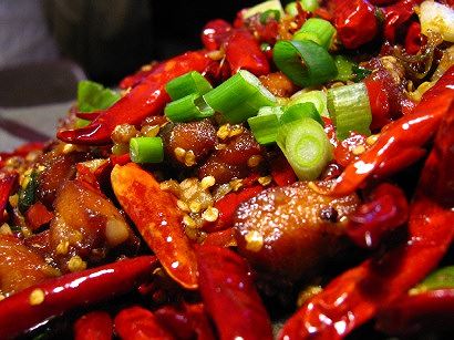 Với người mắc bệnh gan, chế độ sinh hoạt, chế độ ăn và thức ăn có ảnh hưởng trực tiếp đến tình trạng bệnh, thậm chí có thể làm cho bệnh nặng nề hơn rất nhiều.