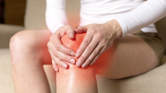 Người có dấu hiệu đau gối, thoái hóa khớp gối nhất định phải biết điều này để phòng biến chứng