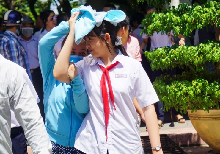 Nắng nóng cực đoan mùa thi: Làm sao bảo vệ bộ não sĩ tử trước khi quá muộn?