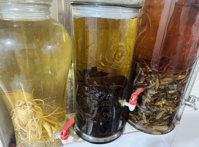 Độc tính chết người giấu trong những bình rượu tự ngâm