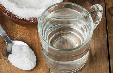 Uống nước muối buổi sáng: Lợi hay hại cho sức khỏe?