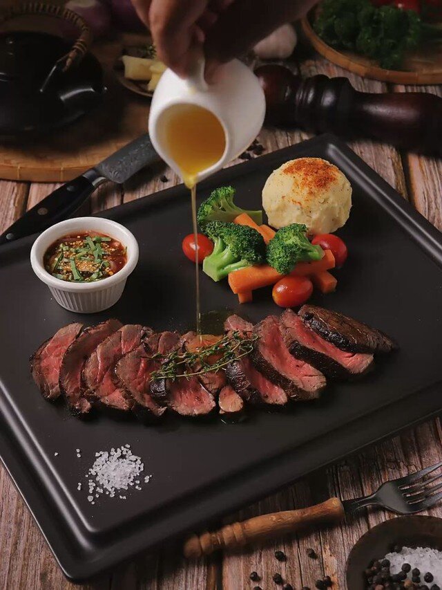 Nhiều người nói ăn thịt bò tái là bổ dưỡng, bác sĩ trả lời thế nào?
